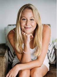 Miranda McKeon, 19, undergoing breast cancer surgery: "I will change and adapt"